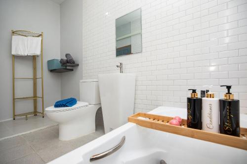 best time pool suites