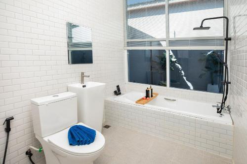 best time pool suites