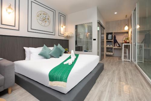 best time pool suites