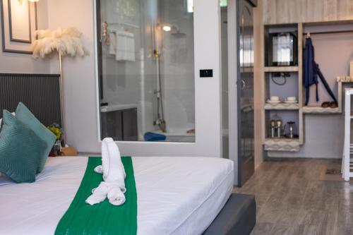 best time pool suites