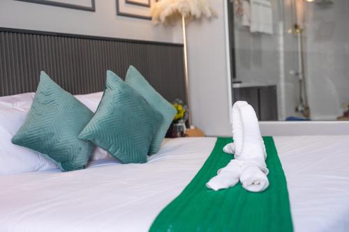 best time pool suites