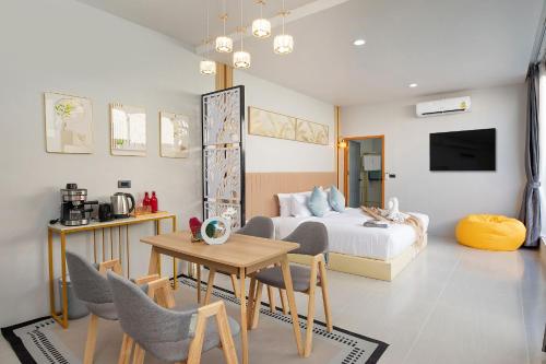 best time pool suites