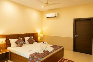 Shri Radha Kunj,,4 star