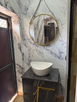 the farmhouse cafe and lounge