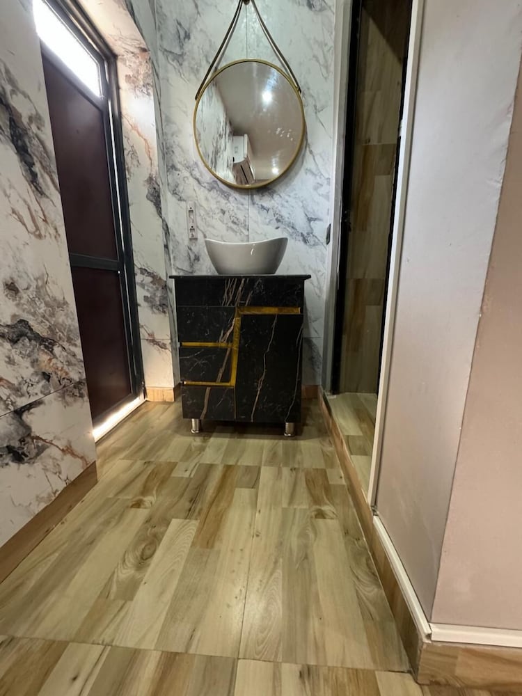 the farmhouse cafe and lounge