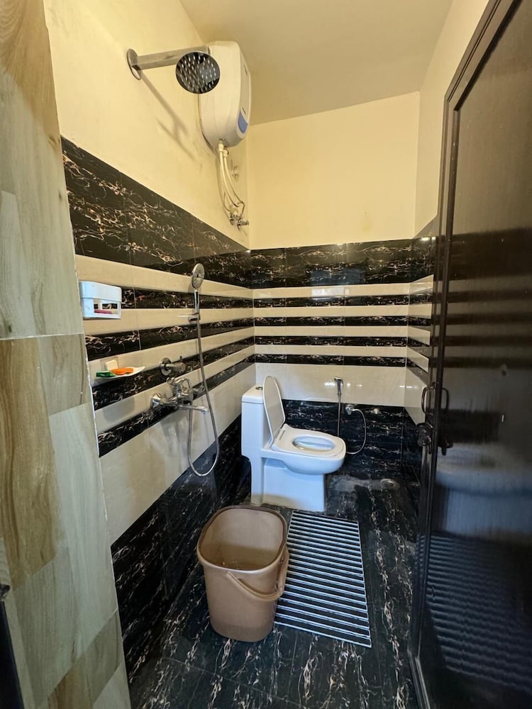 the farmhouse cafe and lounge