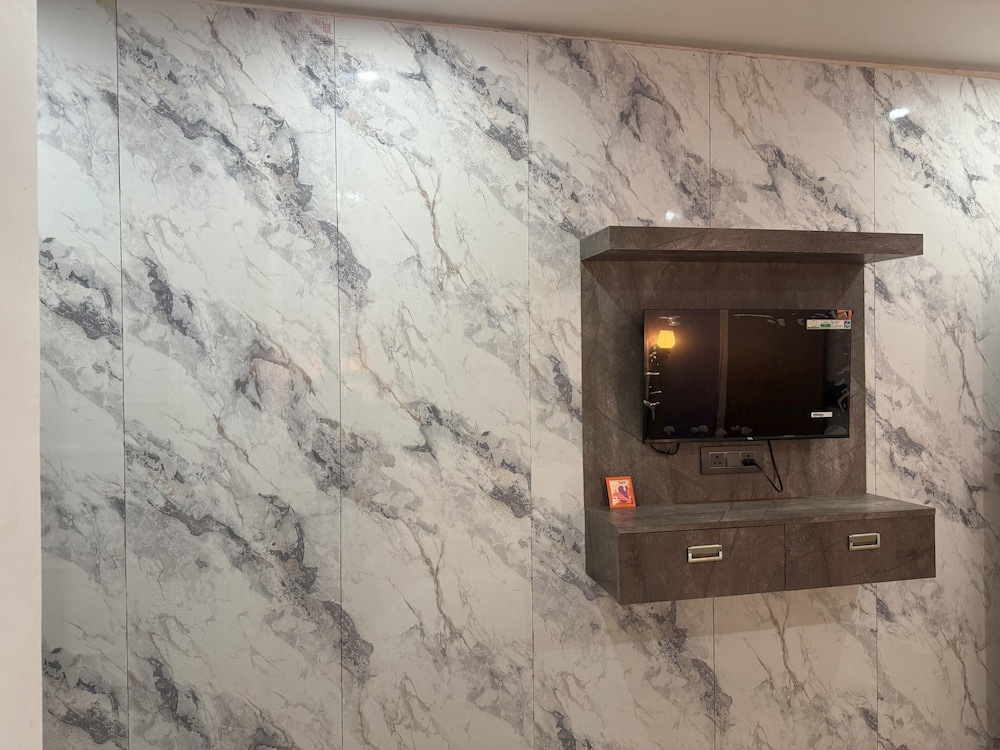 the farmhouse cafe and lounge