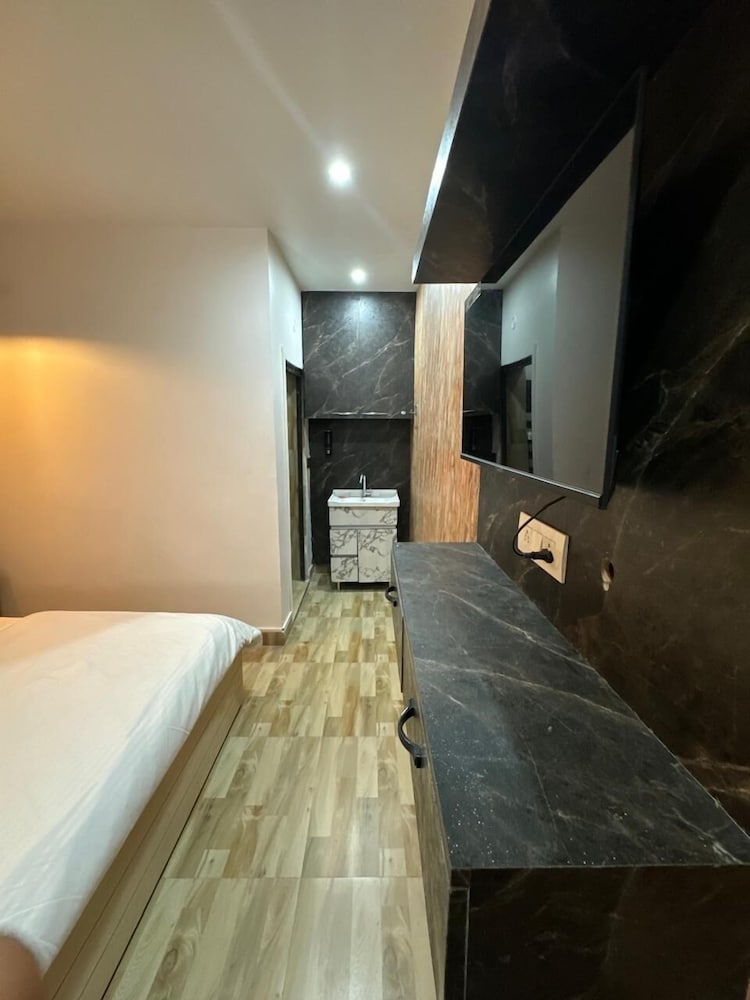 the farmhouse cafe and lounge