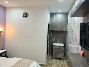 the farmhouse cafe and lounge