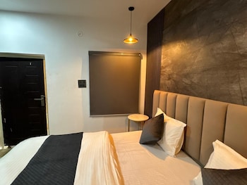 the farmhouse cafe and lounge