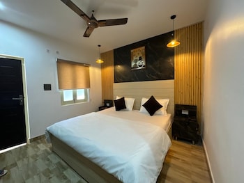 the farmhouse cafe and lounge