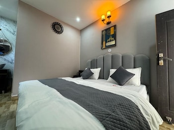 the farmhouse cafe and lounge