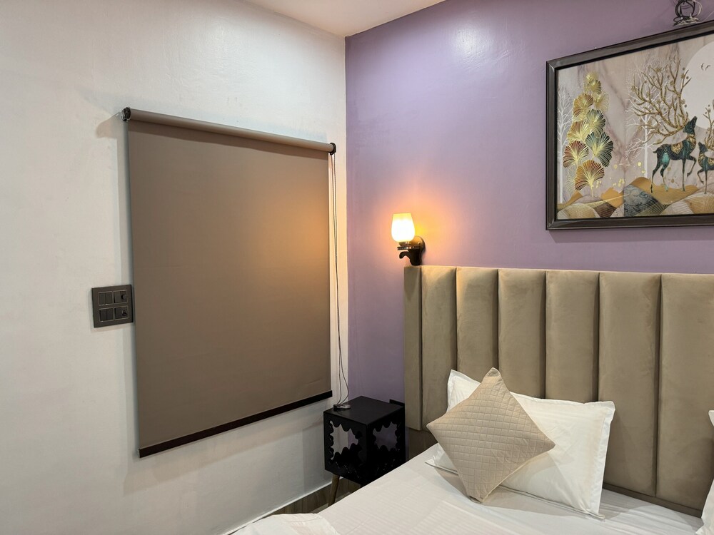 the farmhouse cafe and lounge