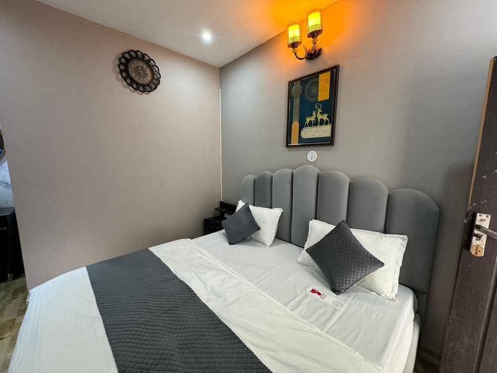 the farmhouse cafe and lounge