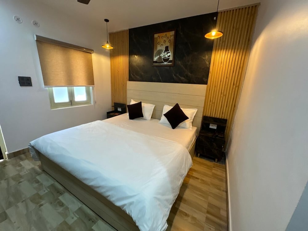 the farmhouse cafe and lounge