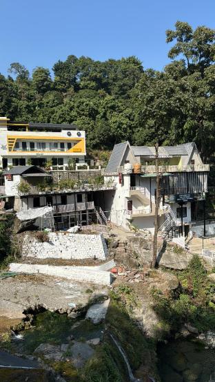 the farmhouse cafe and lounge