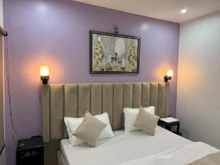 the farmhouse cafe and lounge