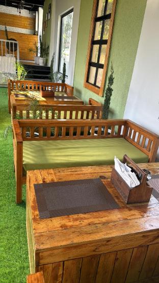 the farmhouse cafe and lounge