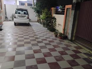 Orange Villa,,2 star