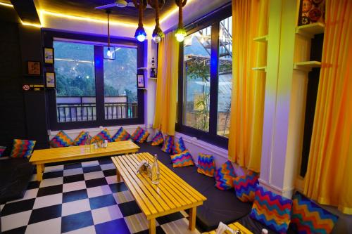 friends by alizeh bhagsunag mcleodganj