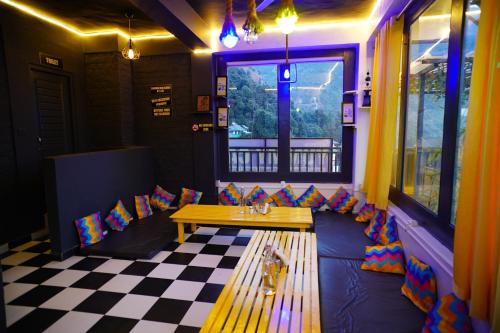 friends by alizeh bhagsunag mcleodganj