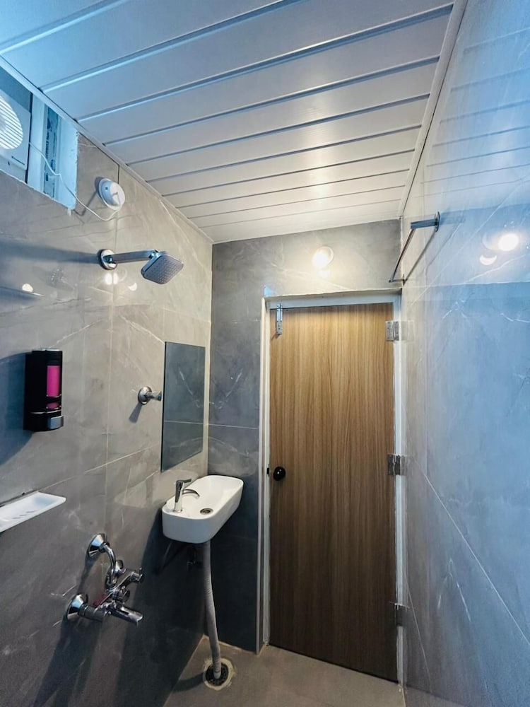 wildwings premium hotel