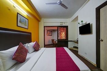 hotel bijwasan near yashobhomi