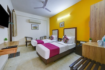 hotel bijwasan near yashobhomi