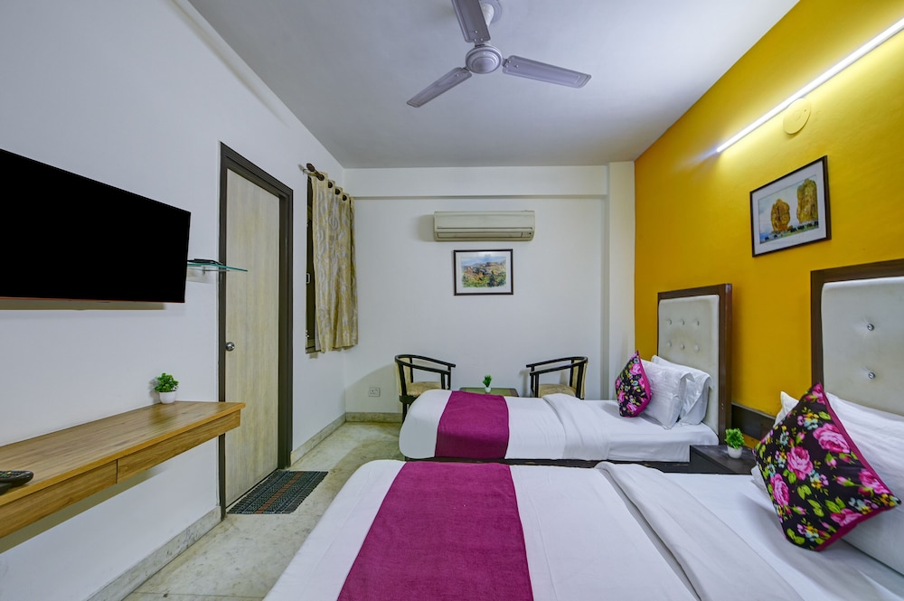 hotel bijwasan near yashobhomi