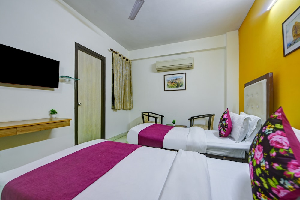 hotel bijwasan near yashobhomi