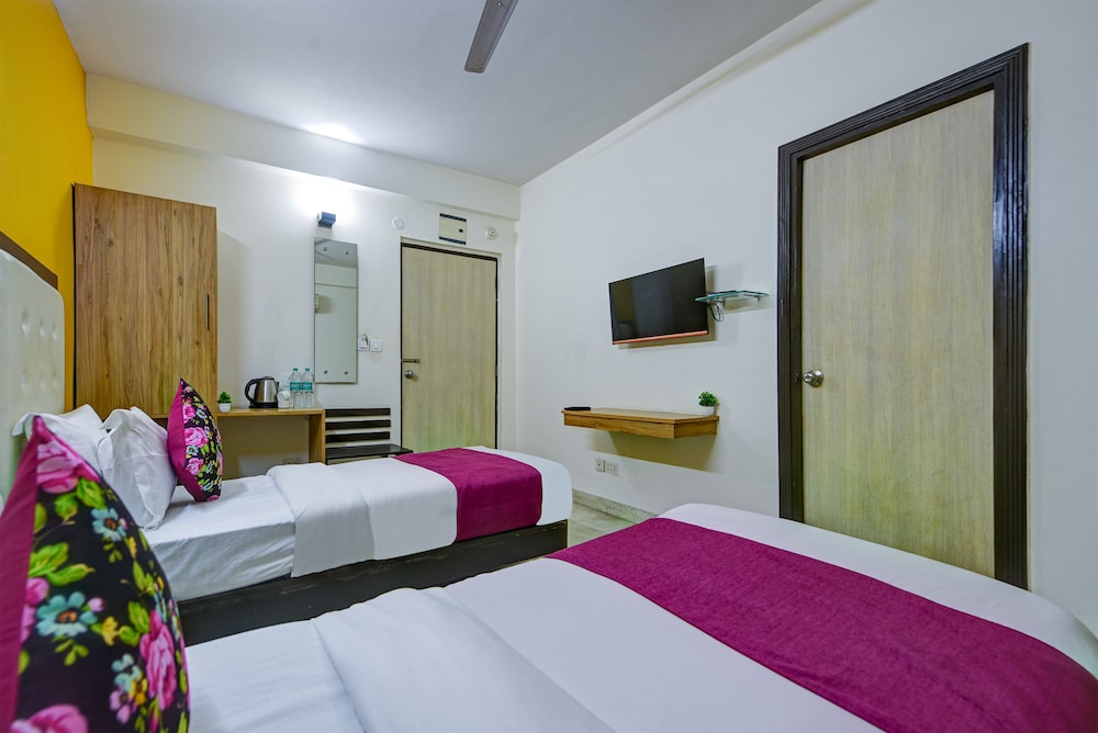 hotel bijwasan near yashobhomi