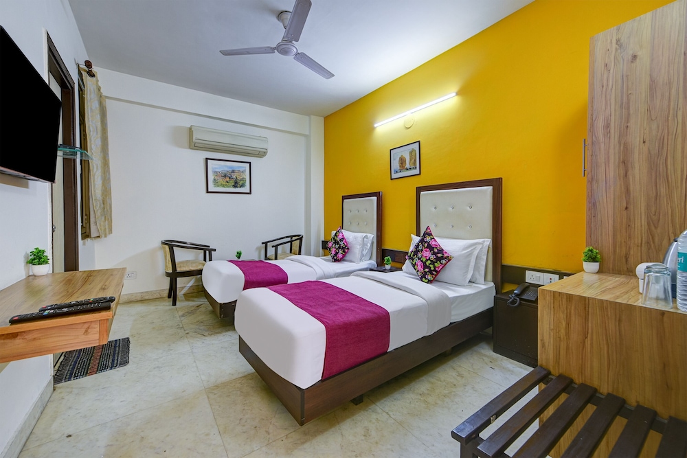 hotel bijwasan near yashobhomi