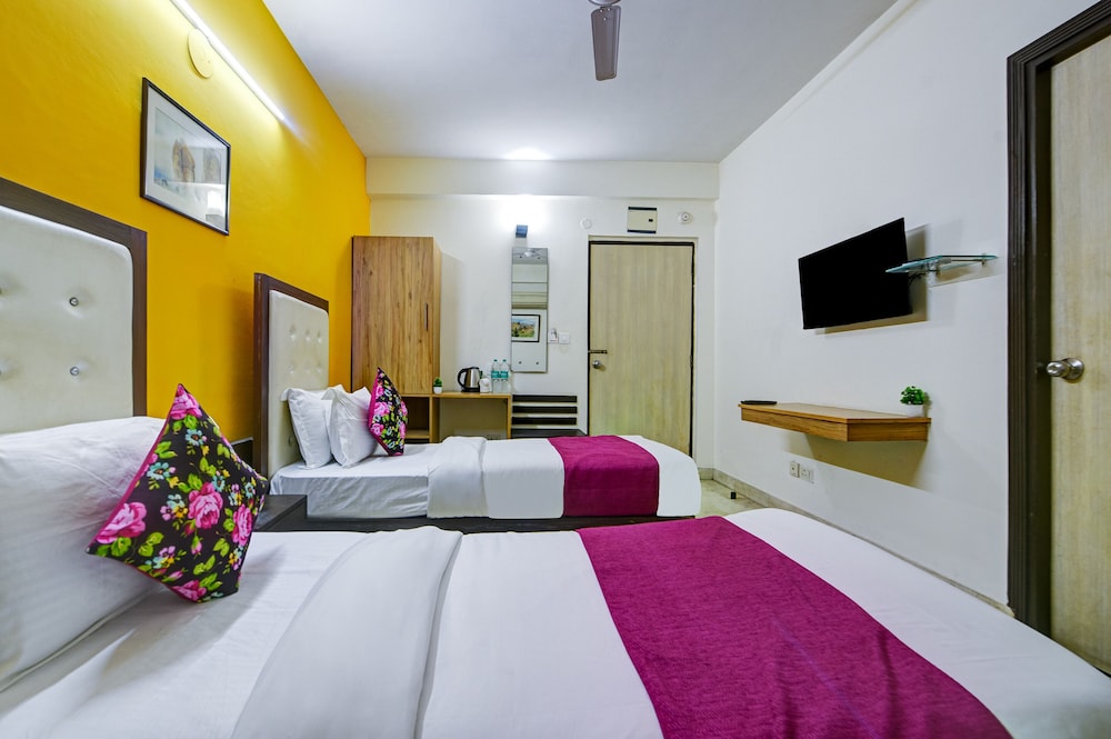 hotel bijwasan near yashobhomi