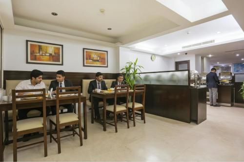 hotel bijwasan near yashobhomi