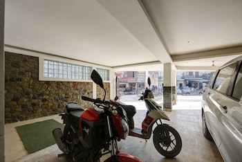 hotel bijwasan near yashobhomi