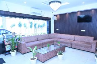 hotel varuna grand