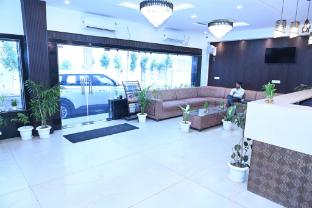 hotel varuna grand