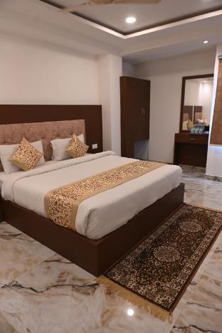 hotel varuna grand