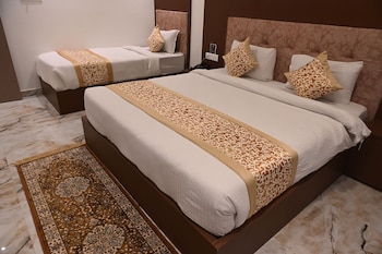 hotel varuna grand