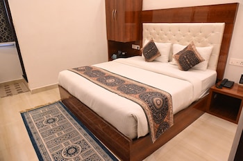 hotel varuna grand