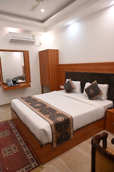 hotel varuna grand