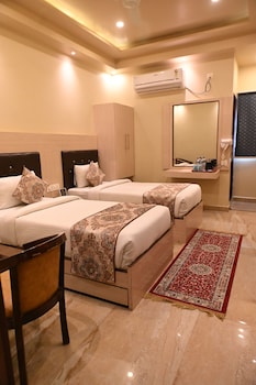 hotel varuna grand