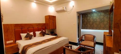 Hotel Varuna Grand,,2 star
