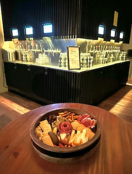 The Well Hotel & Taproom,,2 star