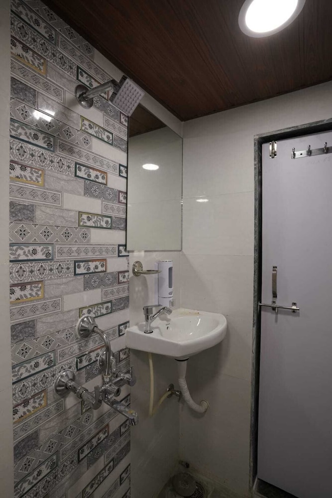 hotel metro galaxy inn