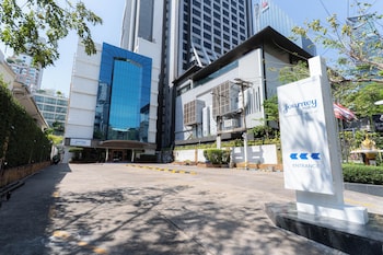 journeyhub sukhumvit 26 bangkok