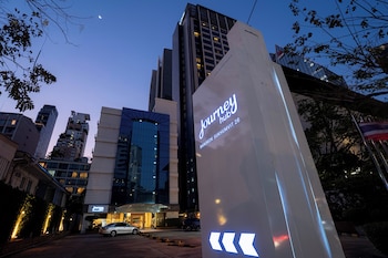 journeyhub sukhumvit 26 bangkok