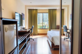 journeyhub sukhumvit 26 bangkok