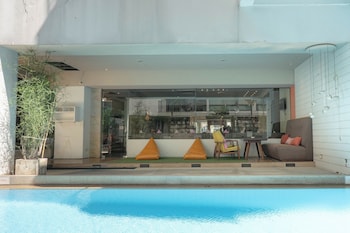 journeyhub sukhumvit 26 bangkok