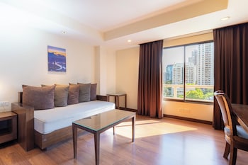 journeyhub sukhumvit 26 bangkok